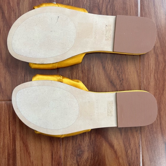 Marc Fisher Gallery Sandals mustard yellow Satin size 6 never worn - Picture 4 of 5